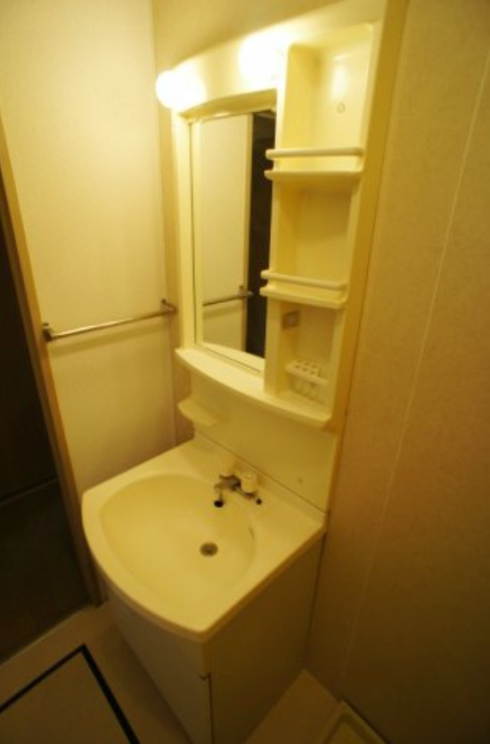 ベルナールⅡ【キャッシュバック対象物件】の独立洗面台|朝の身支度には欠かせない独立洗面化粧台※現状優先