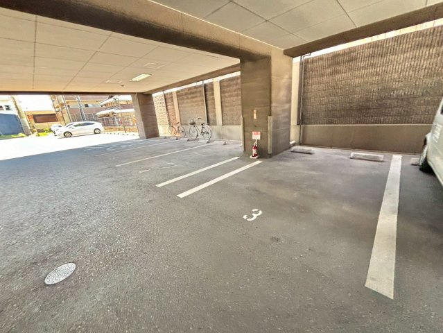ラシャンス広畑の駐車場