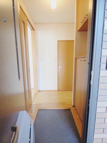 広島市安芸区矢野西５丁目のアパートの玄関