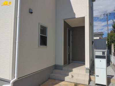 【玄関】 | 加須市花崎2丁目中古戸建て | 毎日通る玄関はこちらです