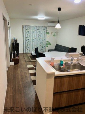 【居間・リビング】 | 加須市花崎2丁目中古戸建て | 解放感のある広々LDKで大切な家族との時間が過ごせます。