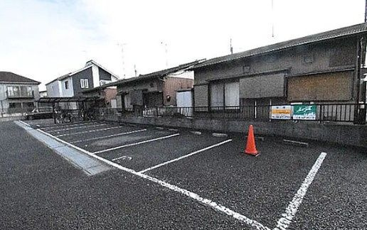 コンフォールヴィラの駐車場