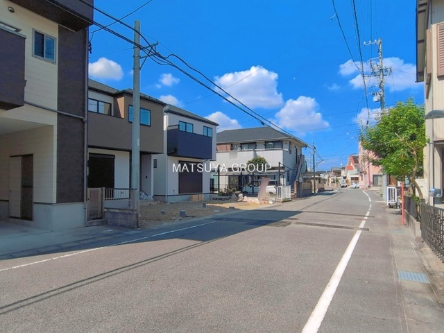 岡崎市鴨田町1期　1号棟の前面道路含む現地写真