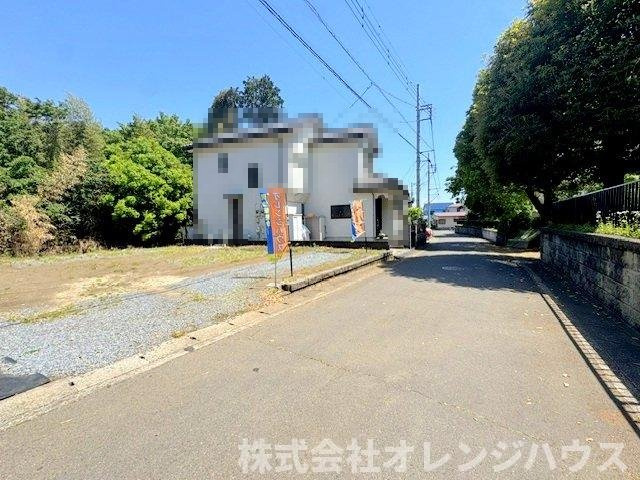 【前面道路含む現地写真】 | 厚木市三田三丁目　建築条件付売地　全1区画 | 2面道路につき解放感良好です