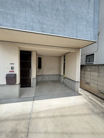 和田戸建ての駐車場
