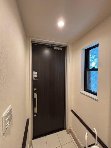 和田戸建ての玄関