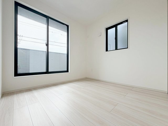 名古屋市緑区鳴海町3期　全1棟の洋室|上等な設えの子供部屋。お子様の成長を上品に見守る、こだわりの詰まった空間です。
