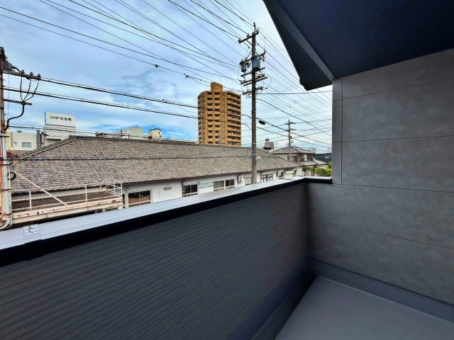 名古屋市緑区鳴海町3期　全1棟のバルコニー|開放感のあるバルコニーから、上品な眺望をお楽しみいただけます。優雅なひとときをどうぞ。