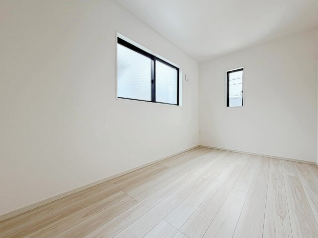 名古屋市緑区鳴海町3期　全1棟の洋室|上品な設えの洋室は、落ち着いた雰囲気の中でくつろげる空間。ご家族それぞれのライフスタイルに寄り添います。