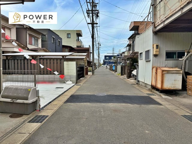 名古屋市緑区鳴海町3期　全1棟の前面道路含む現地写真|十分なゆとりがあり、邸宅としての佇まいをより一層引き立てております。上品な住環境をお約束いたします。