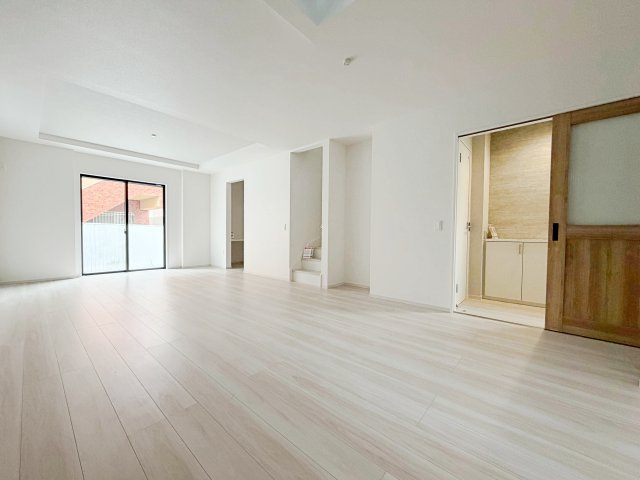 名古屋市緑区鳴海町3期　全1棟の居間・リビング|開放感あふれる洗練されたリビング空間。上品なくつろぎのひとときを、お過ごしいただけます。