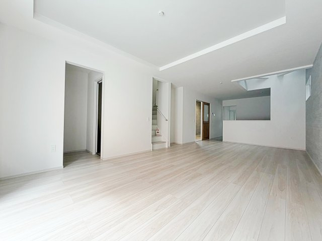 名古屋市緑区鳴海町3期　全1棟の居間・リビング|開放感あふれる洗練されたリビング空間。上品なくつろぎのひとときを、お過ごしいただけます。