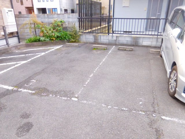 ハイツサニーコートの駐車場