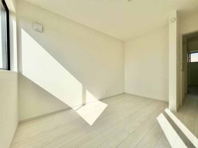 中央区 篠原町 1期　全3棟の洋室|6.0帖の洋室になります。日差しが入りとても明るく、お子様のお部屋にピッタリです。