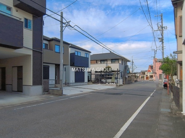 岡崎市鴨田町1期　2号棟の前面道路含む現地写真