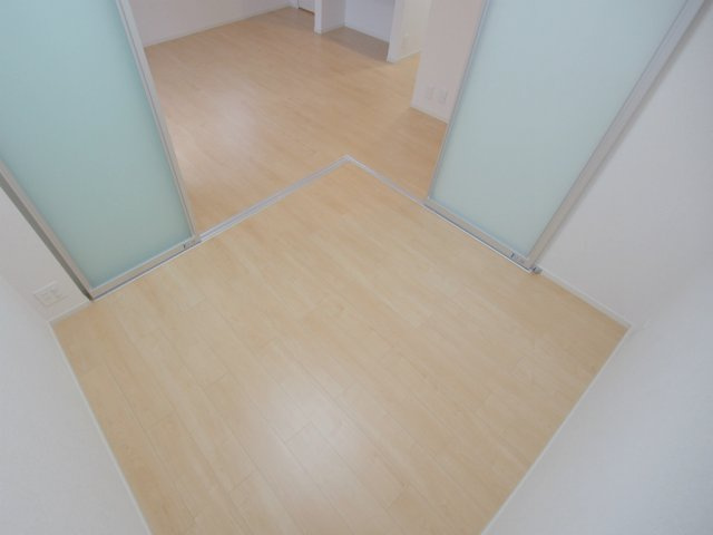 オータム1の寝室|※写真は反転タイプの別部屋のものです。