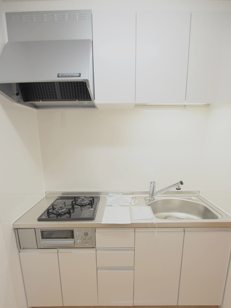 オータム1のキッチン|※写真は反転タイプの別部屋のものです。