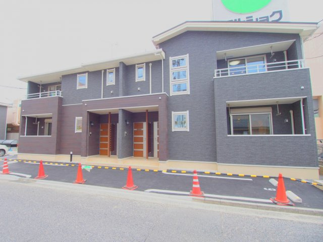オータム1の外観|※写真は反転タイプの別部屋のものです。