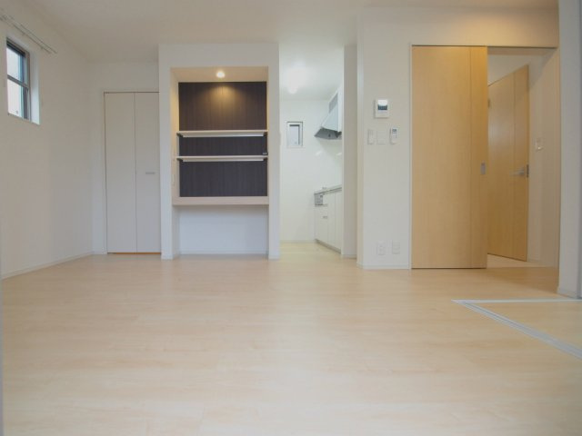 オータム1の居間・リビング|※写真は反転タイプの別部屋のものです。