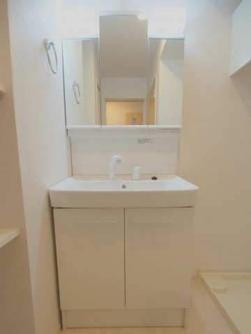 オータム1の洗面所|※写真は反転タイプの別部屋のものです。