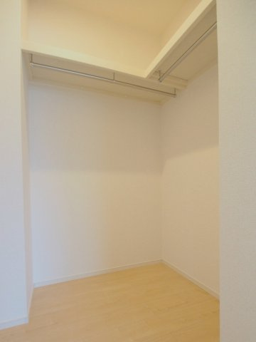オータム1の居間・リビング|※写真は反転タイプの別部屋のものです。