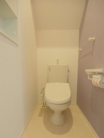 オータム1のトイレ|※写真は反転タイプの別部屋のものです。