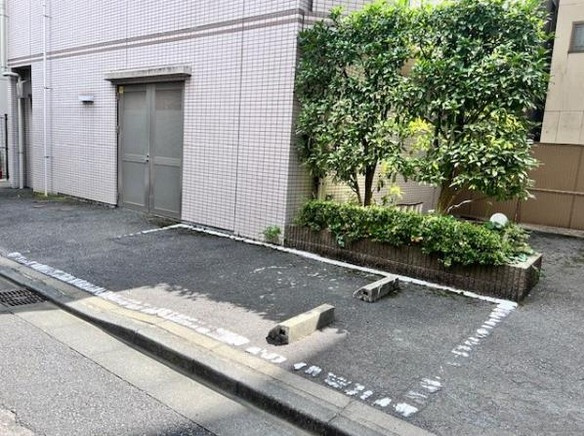 【駐車場】