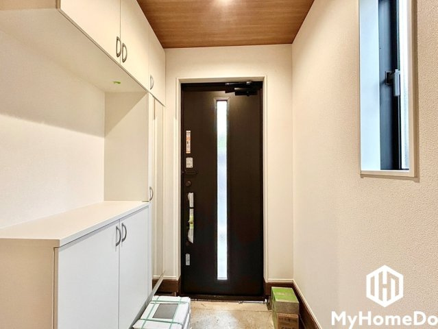 守山区上志段味5期の玄関|シューズクローゼット付きで、家族の靴もしっかり収納