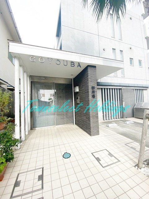 藤沢市片瀬３丁目の賃貸マンションのエントランス