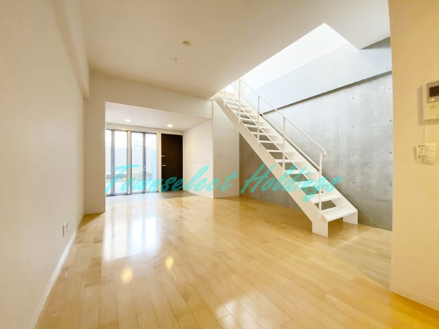 藤沢市片瀬３丁目の賃貸マンションの居間・リビング