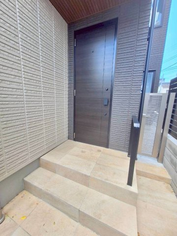 エルズプラス高円寺南のその他共用部分|扉を開けると２４時間ゴミ出し可能のゴミ保管庫となっております