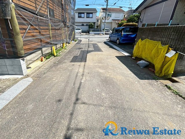 新築戸建　茅ヶ崎市小和田3丁目の前面道路含む現地写真