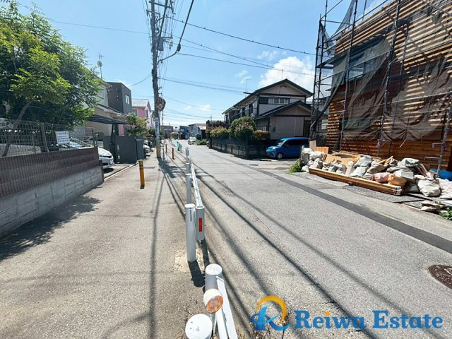新築戸建　茅ヶ崎市小和田3丁目の前面道路含む現地写真
