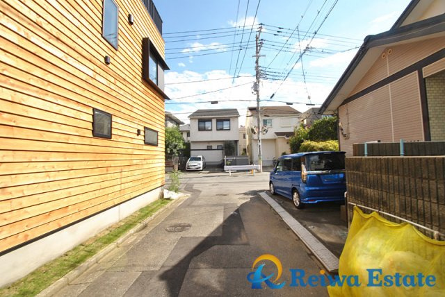 新築戸建　茅ヶ崎市小和田3丁目の前面道路含む現地写真