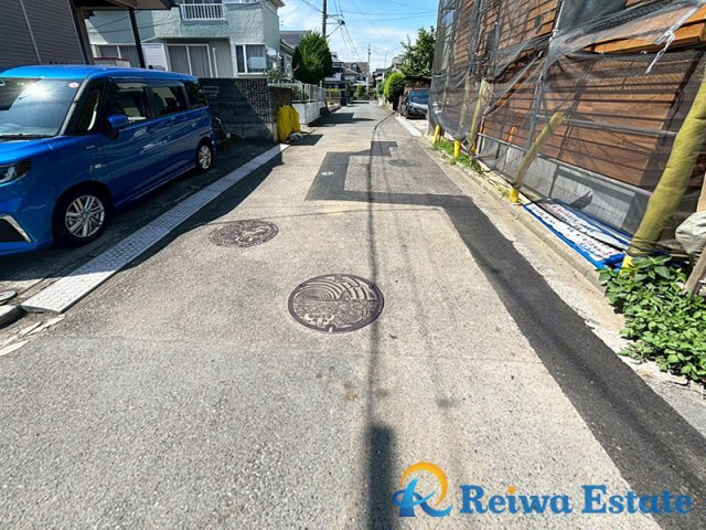 新築戸建　茅ヶ崎市小和田3丁目の前面道路含む現地写真