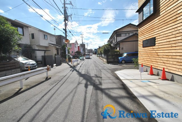 新築戸建　茅ヶ崎市小和田3丁目の前面道路含む現地写真