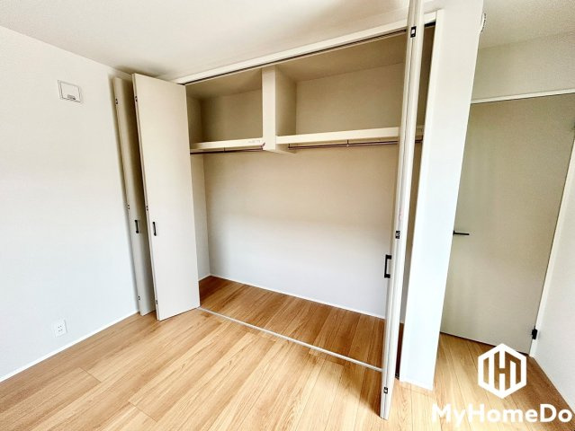 北区志賀町　3期の収納|新たに家具を買わなくても良いので、ハンガーパイプ付きのクローゼットは嬉しいですね