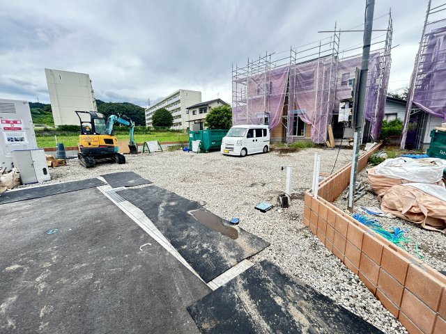 新築　渋川市金井第18　Livele Garden.S　１号棟の駐車場|現地写真　駐車スペースは並列4台分可能です！					
