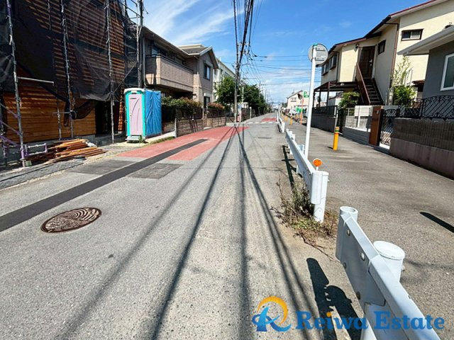 新築戸建　茅ヶ崎市小和田3丁目の前面道路含む現地写真