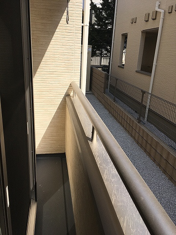 グランディール六軒町のバルコニー|暖かな日差しのふりそそぐバルコニー