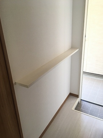 グランディール六軒町の玄関|収納もある玄関です