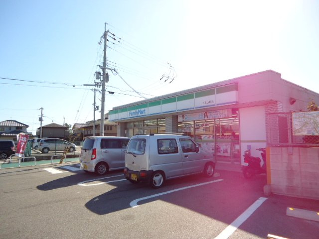 シャルムＭＩＹＡＫＥの周辺|ファミリーマート三田上井沢店まで705ｍ
