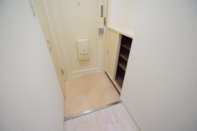 ラパンジール京橋の玄関