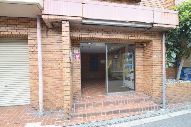 ラパンジール京橋のエントランス
