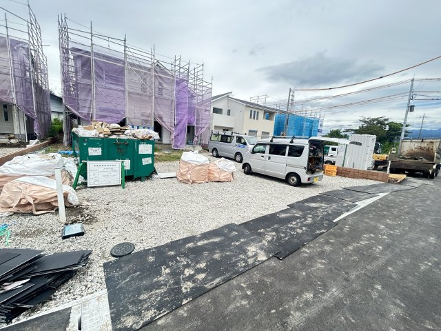 新築　渋川市金井第18　Livele Garden.S　2号棟の駐車場|現地写真　駐車スペースは並列4台分可能です！					
