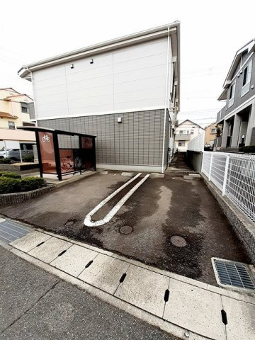ベルク・スクウェア１号館の駐車場