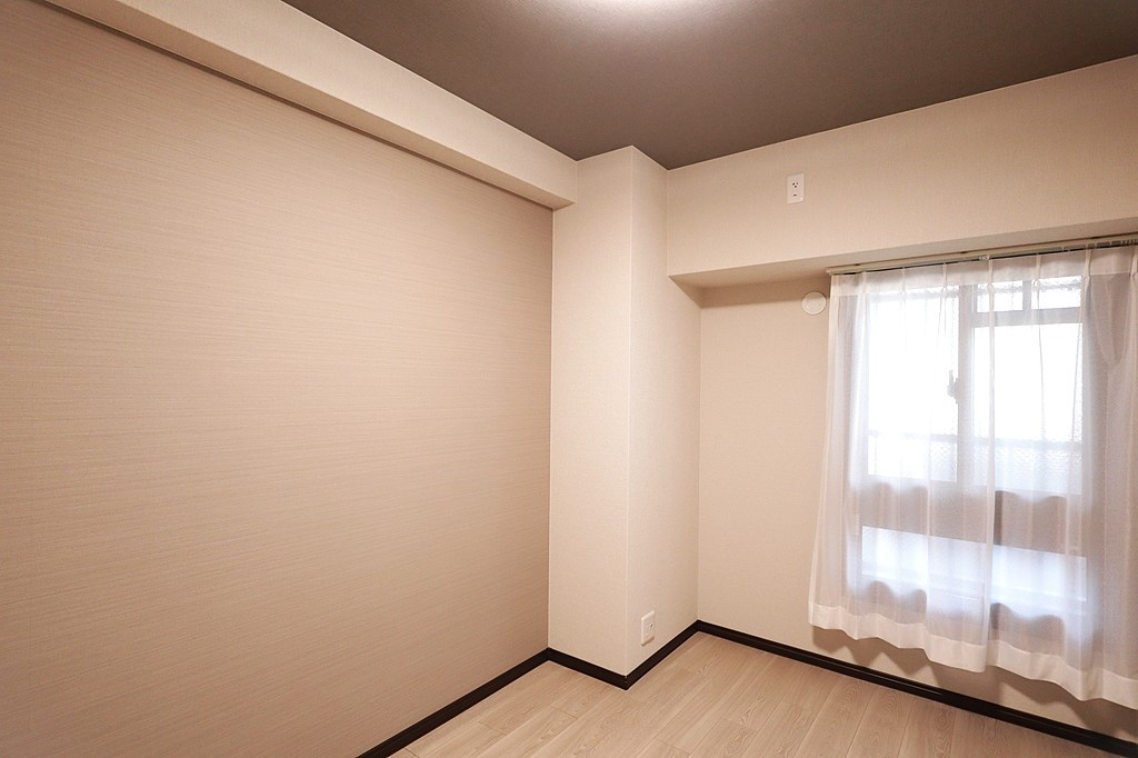 ユニハイム十三野中の子供部屋|洋室約4.7帖
子ども部屋に適した広さがあり、学習机やベッドもゆったりとレイアウトできます。
