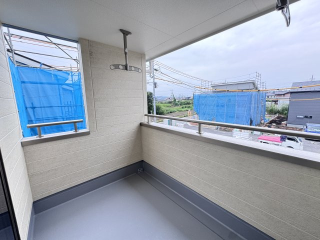 新築　渋川市金井第18　Livele Garden.S　3号棟のバルコニー|現地写真　インナーバルコニーで少しの雨なら濡れずにすみます。天気が怪しいけど…という悩みも解消ですね!									
