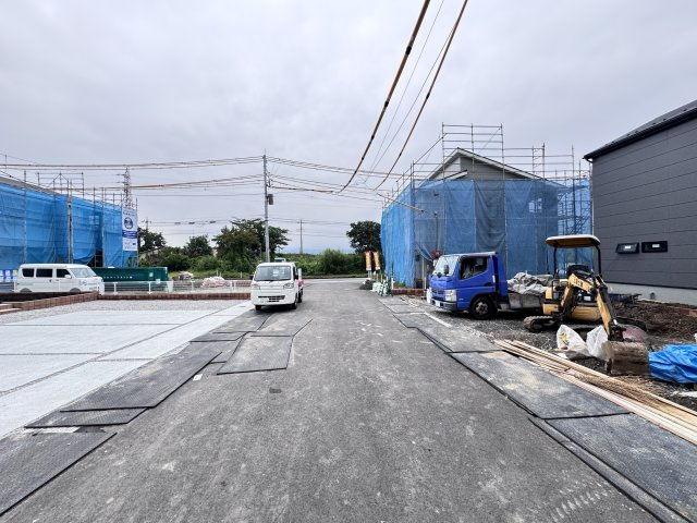 新築　渋川市金井第18　Livele Garden.S　3号棟の前面道路含む現地写真|現地写真　東側接道幅員約6.5ｍ　中央側6ｍ
