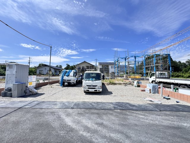 新築　渋川市金井第18　Livele Garden.S　3号棟の駐車場|現地写真　駐車スペースは並列4台分可能です！					

